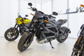 Harley-Davidson LiveWire negra en feria motos
